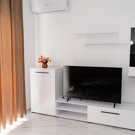 Bright Modern Seaview Apartment