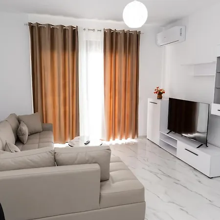 Bright Modern Seaview Apartment *
