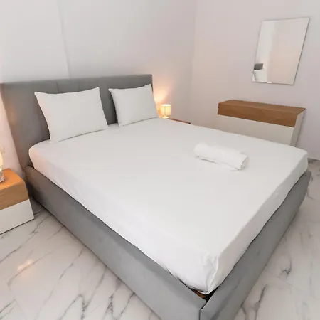 Bright Modern Seaview Apartment Sarande