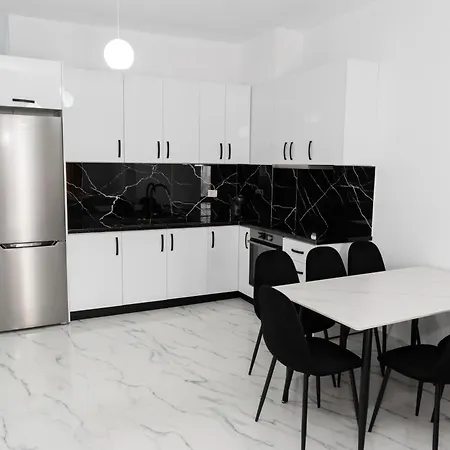 Bright Modern Seaview Apartment *